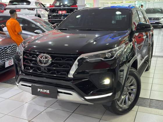 TOYOTA HILUX SW4 2.8 D-4D TURBO DIESEL SRX 7L 4X4 AUTOMÁTICO TOYOTA HILUX SW4 2.8 D-4D TURBO DIESEL SRX 7L 4X4 AUTOMÁTICO